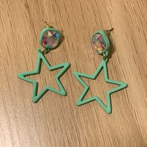 NWOT AVENUE ZOE STAR EARRINGS